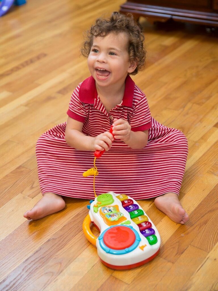 Play Baby Toys Discover And Play Music， Magical Piano With Sing Along Karaoke MIcrophone and Tap Me Drum Effect and Twisted DJ