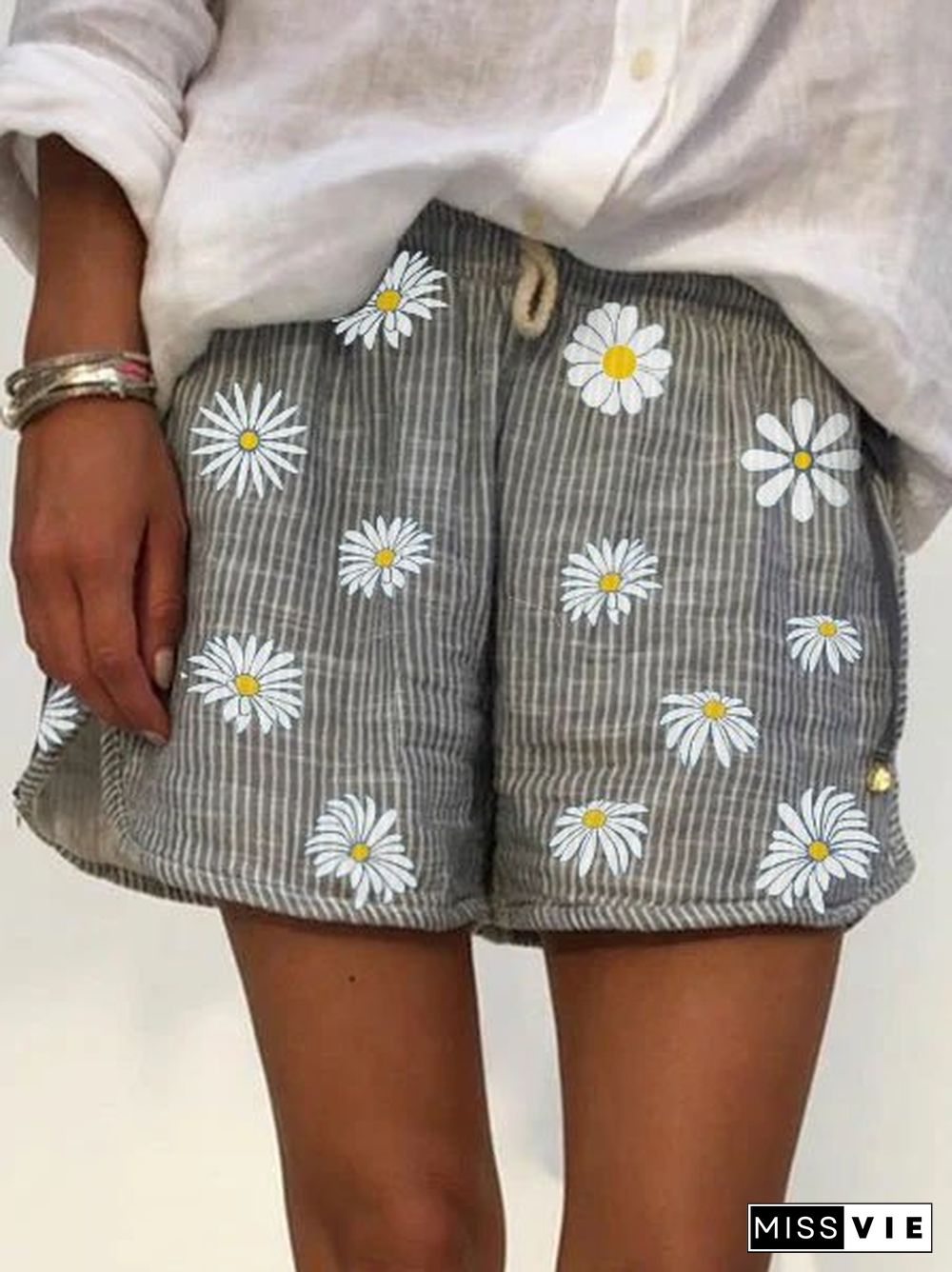 Casual Daisy Floral Printed Shorts for Women