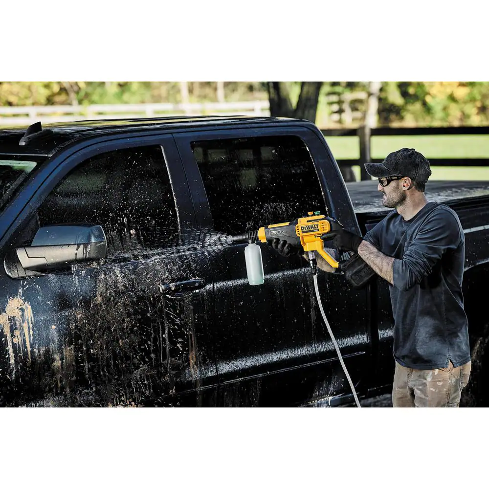 DEWALT DCPW550P1 20V MAX 550 PSI 1.0 GPM Cold Water Cordless Electric Power Cleaner with 4 Nozzles， (1) 5.0 Ah Battery and Charger