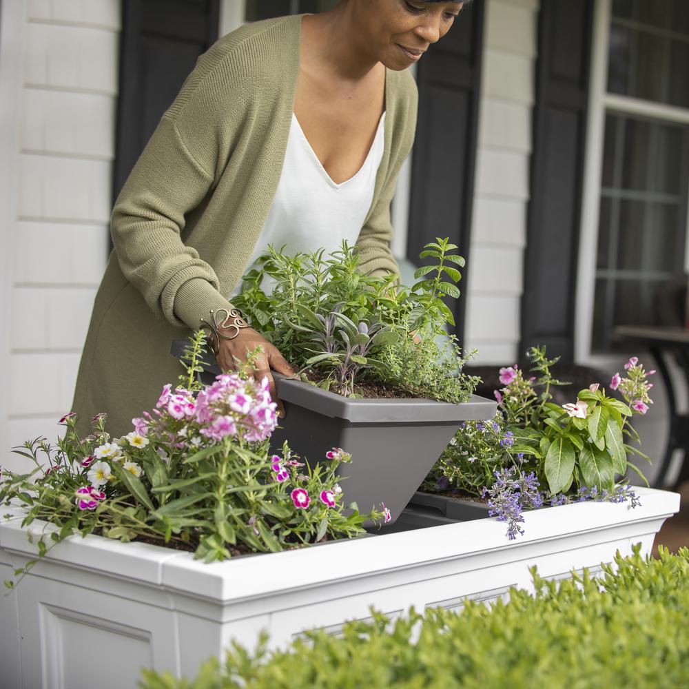 Step2 Atherton Raised White Planter Box， Resin， 19.5 x 39 x 24