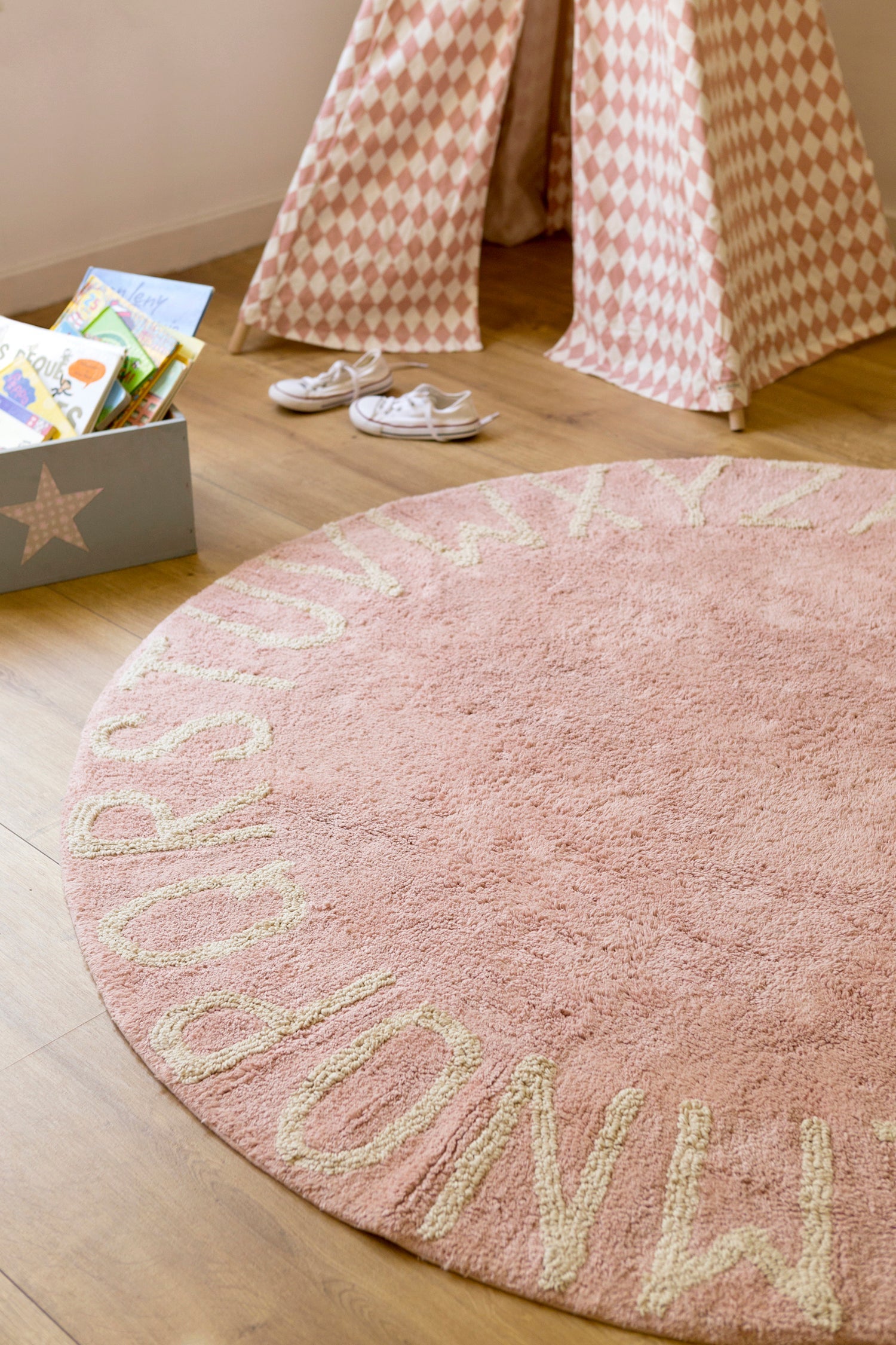 Abc Vintage Nude Round Rug