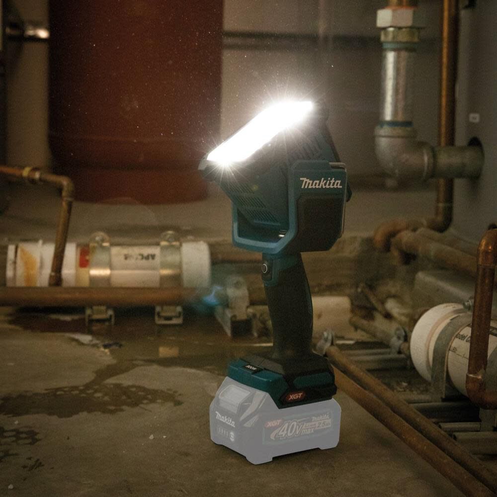 Makita 40V max XGT Cordless L.E.D. Flashlight / Spotlight Bare Tool ML007G from Makita