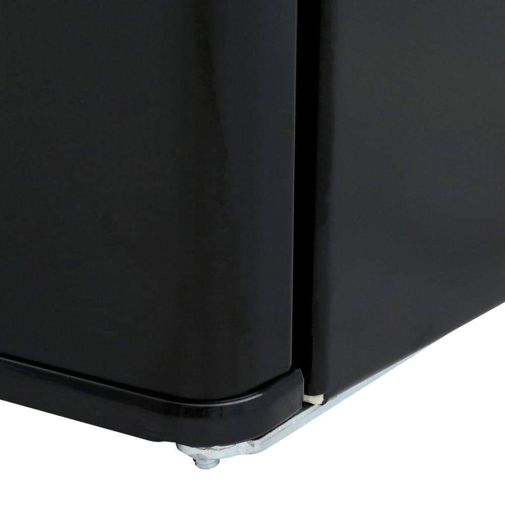 Magic Chef 26 cu ft Mini Fridge in Black ENERGY STAR