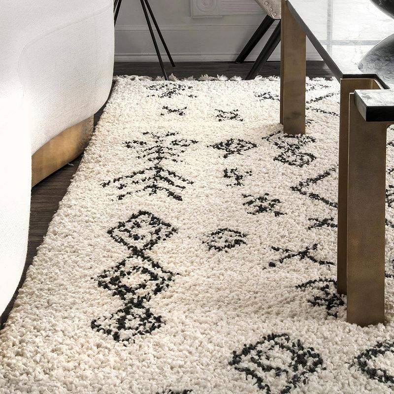 nuLOOM Kayla Moroccan Abstract Tassel Rug