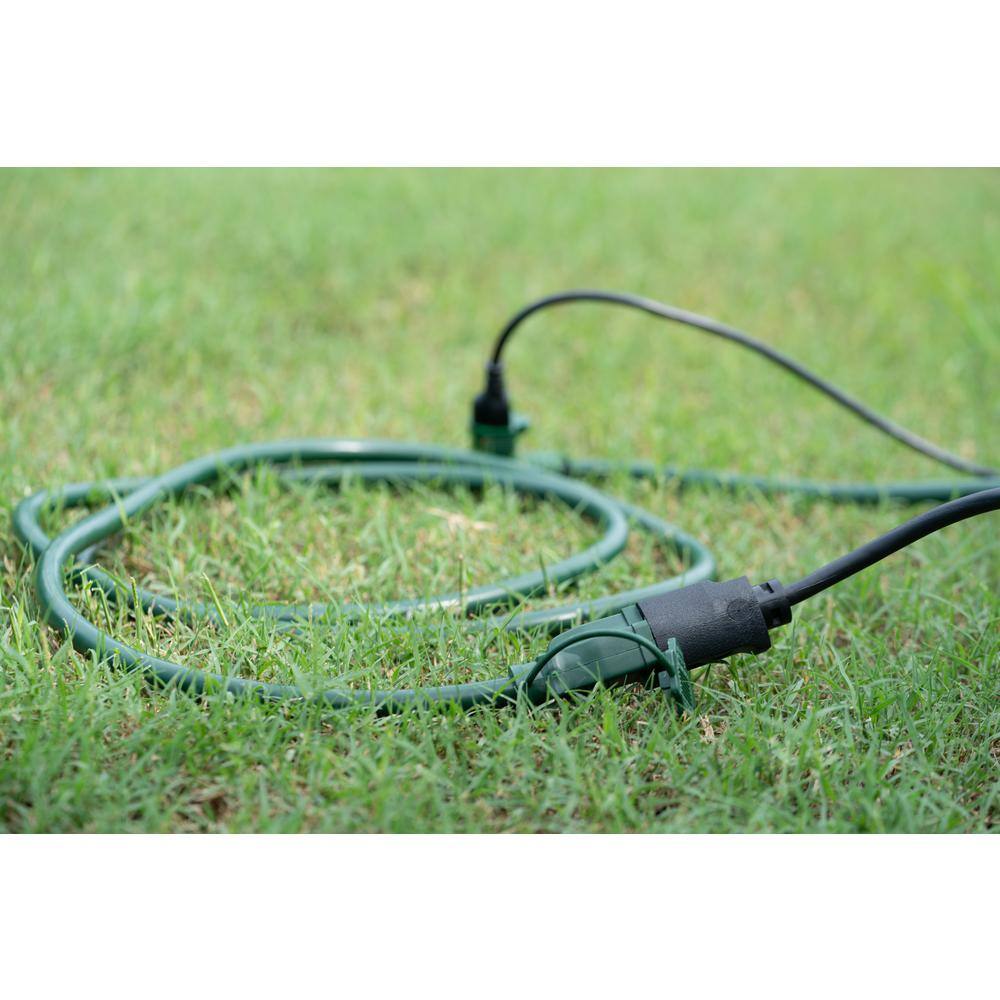 Woods 25 ft. 143 Multi-Outlet (3) Garden Outdoor Medium-Duty Extension Cord Green 3030