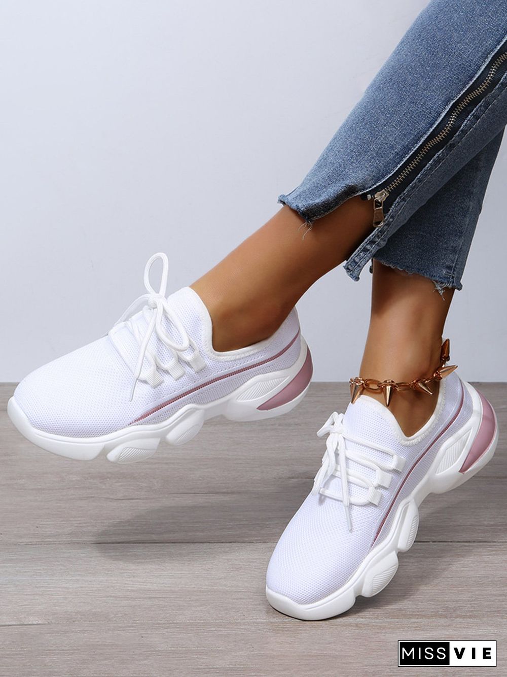 Comfortable Lace-Up Sneakers in Simple Fabric