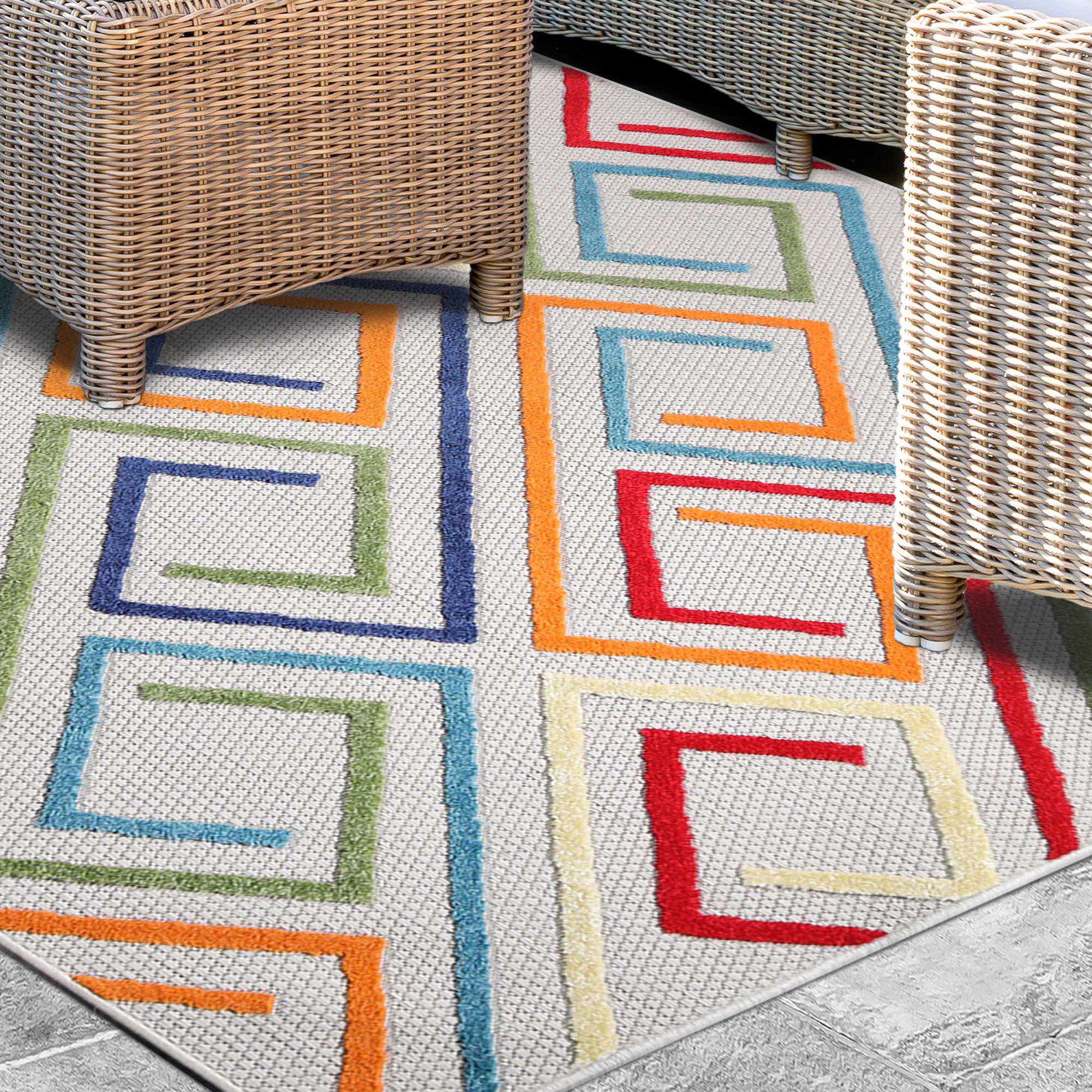 Superior Geometric Indoor/ Outdoor Area Rug