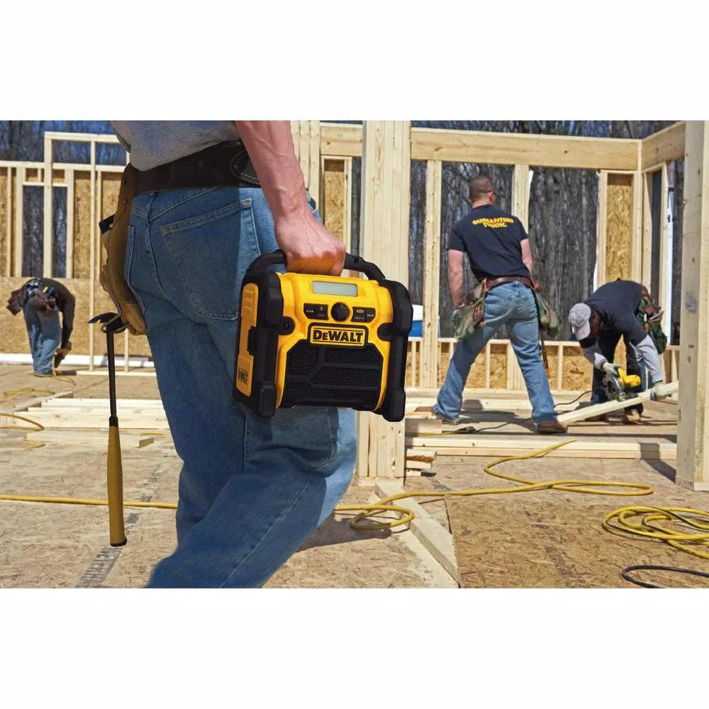 DEWALT FLEXVOLT 60-Volt MAX Cordless Brushless 7-1/4 in. Circular Saw， (1) FLEXVOLT 6.0Ah Battery and Worksite Radio and#8211; XDC Depot