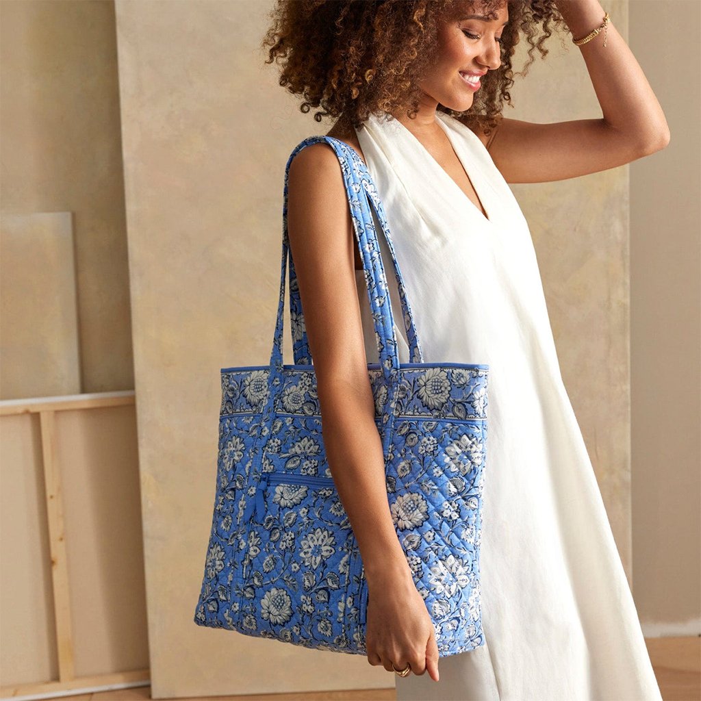 Vera Bradley  Vera Tote Bag in Sweet Garden Blue