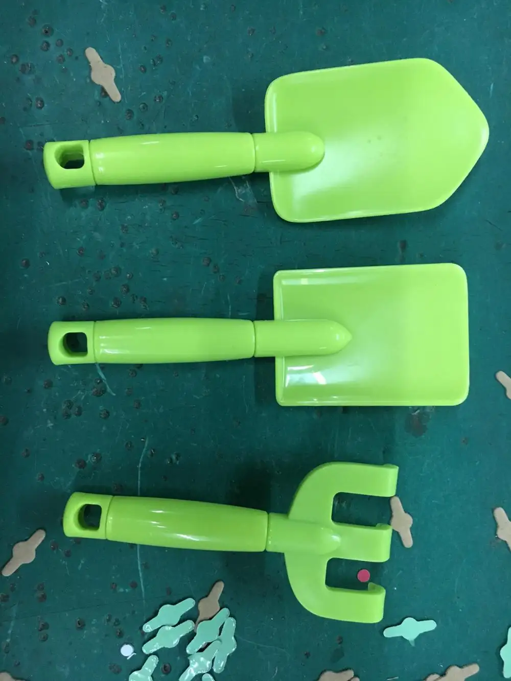 Multicolor 3pcs kids hand plastic garden tool set rake and shoveL