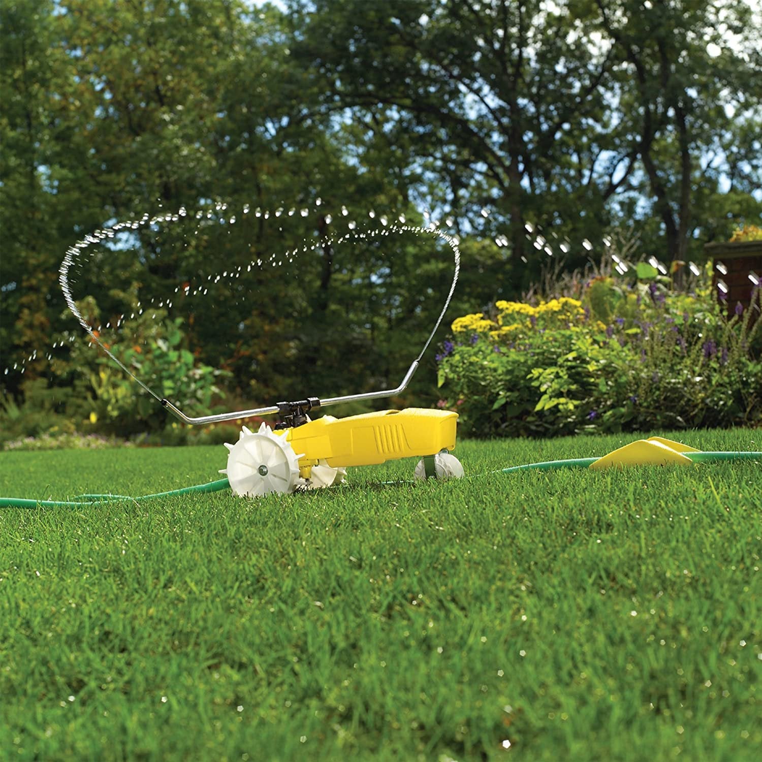 Nelson Traveling Sprinkler RainTrain 13，500 Square Feet Yellow 818653-1001