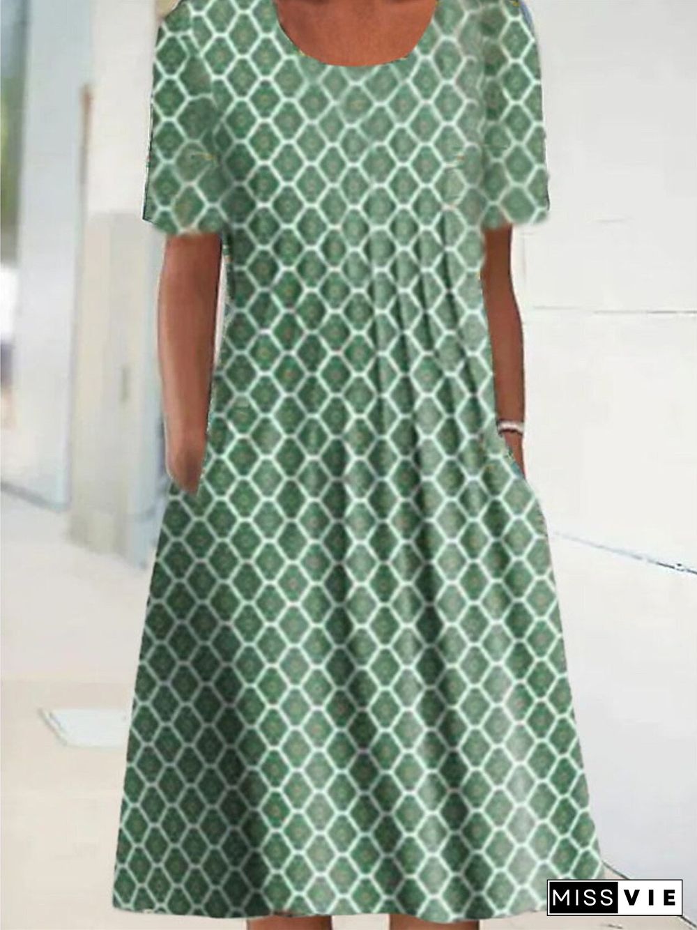 Women's Green Short Sleeve Scoop Neck Graphic Printed Midi Dress