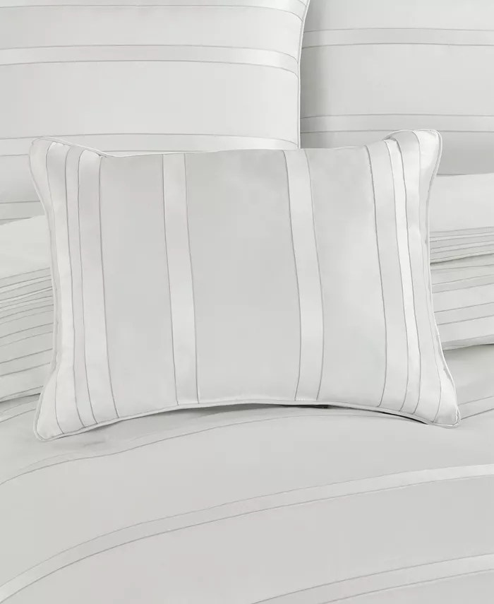 J Queen New York Calvari Boudoir Decorative Pillow， 15