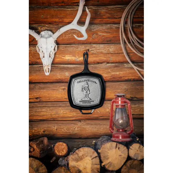 Lodge Yellowstone 10.5 Inch Square Seasoned Cast Iron Cowboy Grill Pan