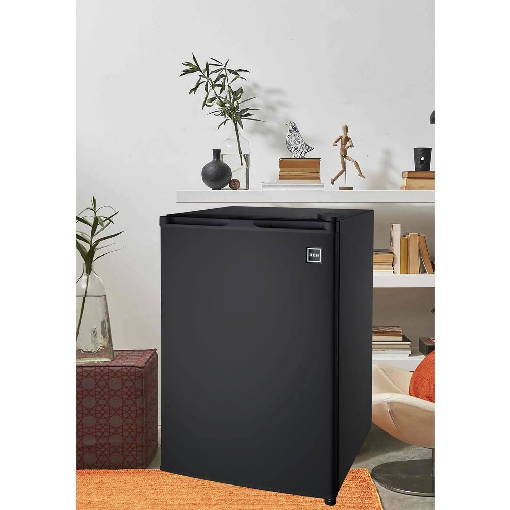 RCA 46 cu ft Mini Fridge in Black