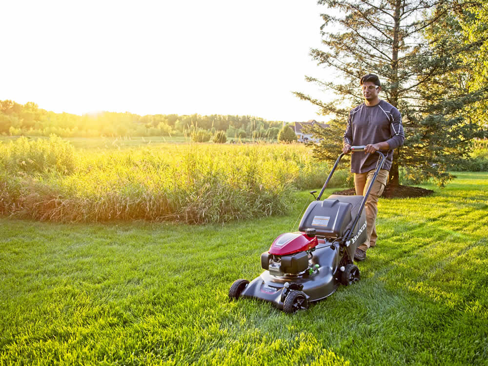 Honda 21 In. Steel Deck Self Propelled 3-in-1 Lawn Mower with GCV170 Engine Auto Choke and Smart Drive HRN216VKA from Honda