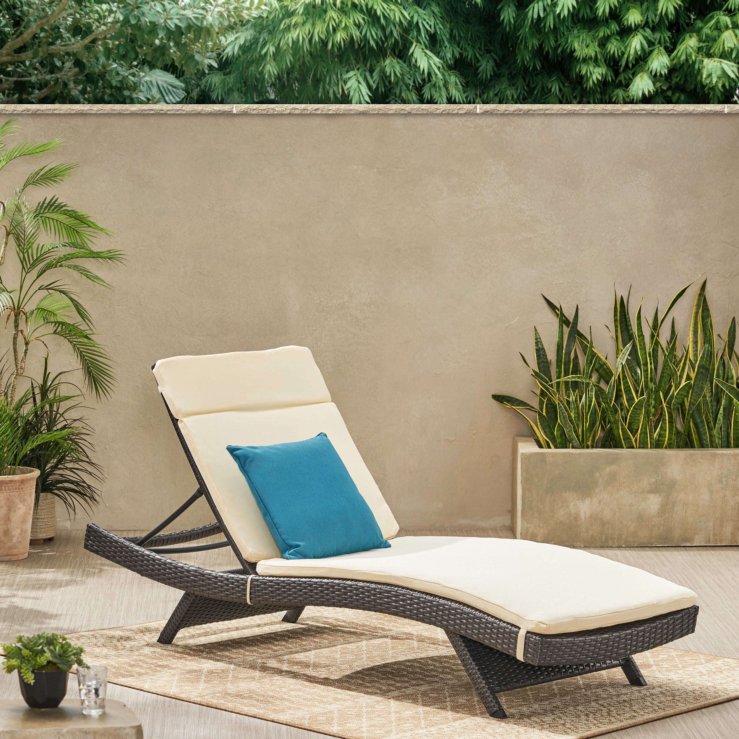 Nassau Outdoor Grey Wicker Adjustable Chaise Lounge with Cushion