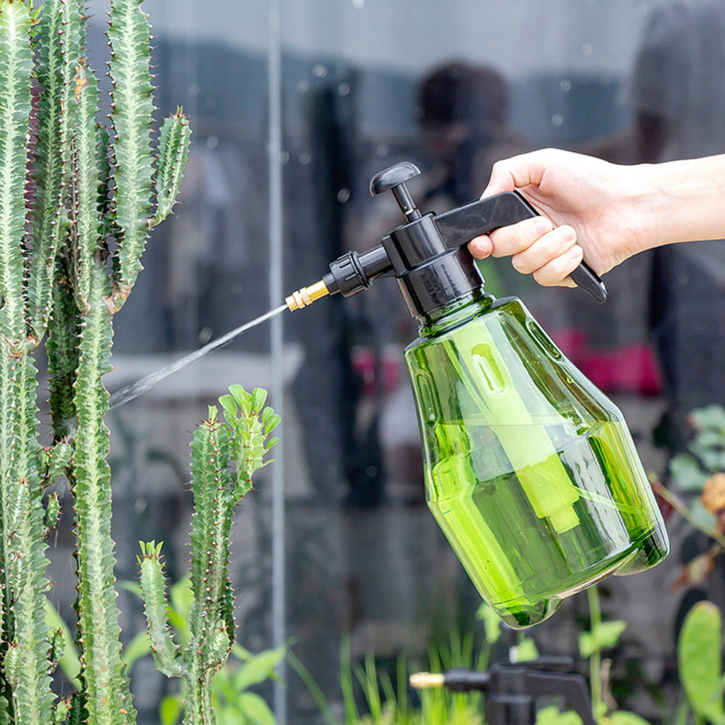 Fridja Fine Mist Spray Bottle Plastic Green 1.5L Hand Held Pressure Plant Mister with Top Pump， Empty Water Sprayer with Adjustable Nozzle for Indoor and Outdoor Gardening