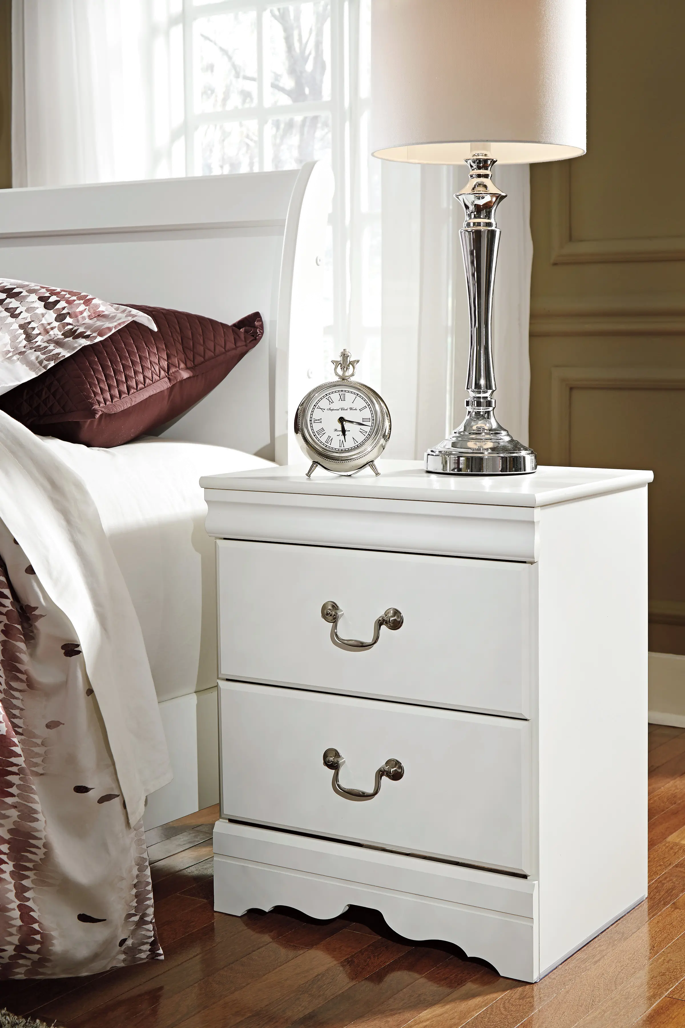 Anarasia White Nightstand