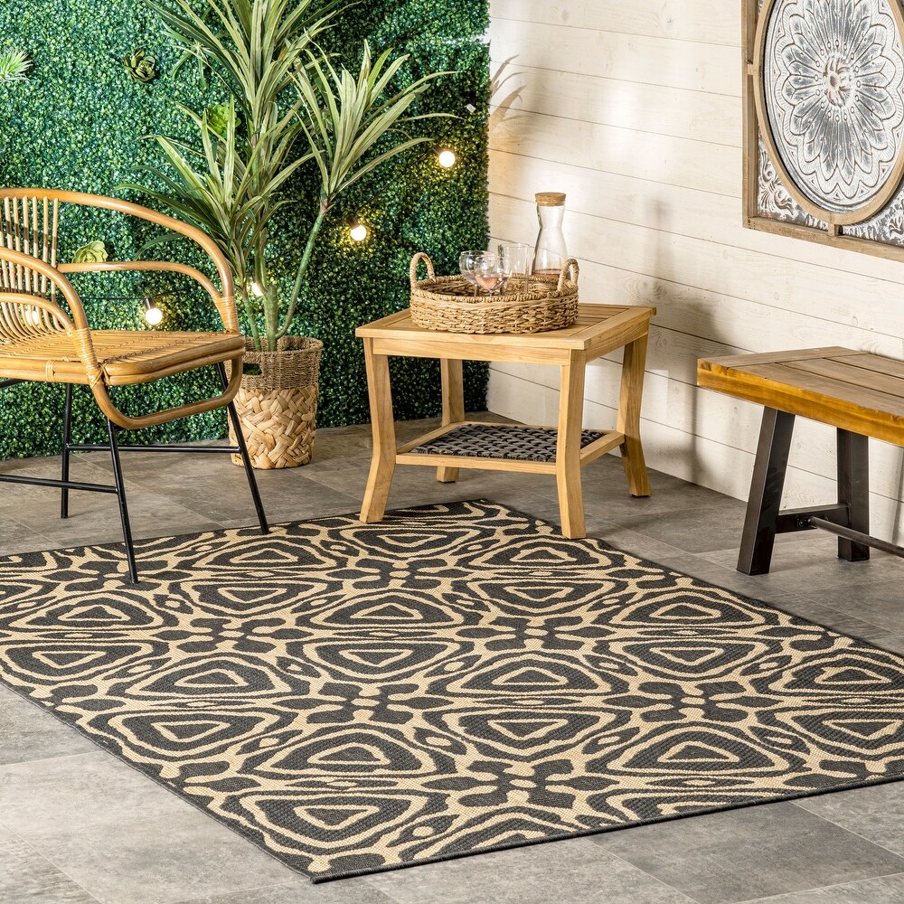 Brooklyn Rug Co Dakota Geometric Indoor/Outdoor Area Rug