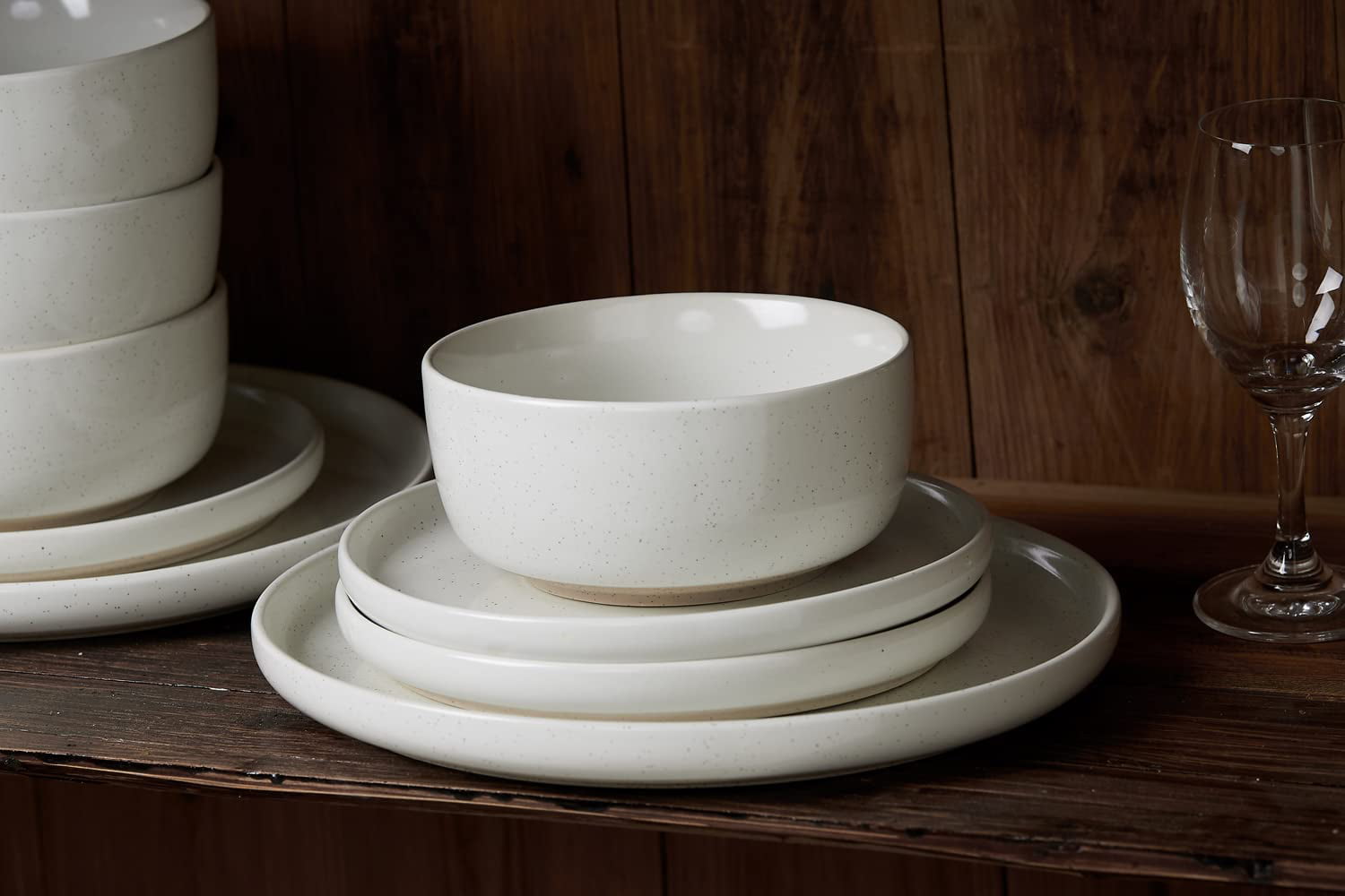 Famiware Plates and Bowls Set， 12 Pieces Dinnerware Sets， Dish Set for 4， White