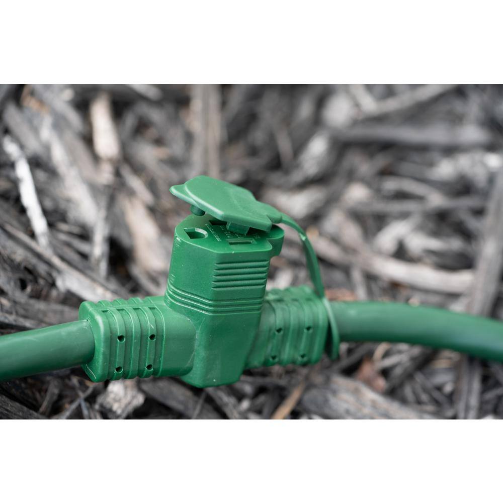 Woods 25 ft. 143 Multi-Outlet (3) Garden Outdoor Medium-Duty Extension Cord Green 3030