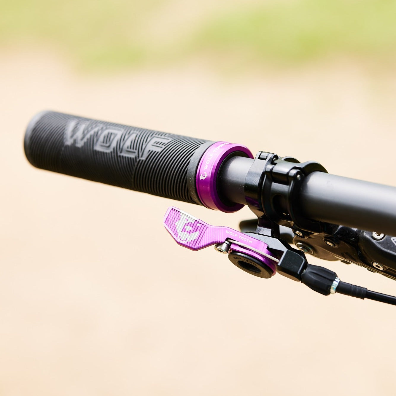 Echo Lock-On Grips by Wolf Tooth