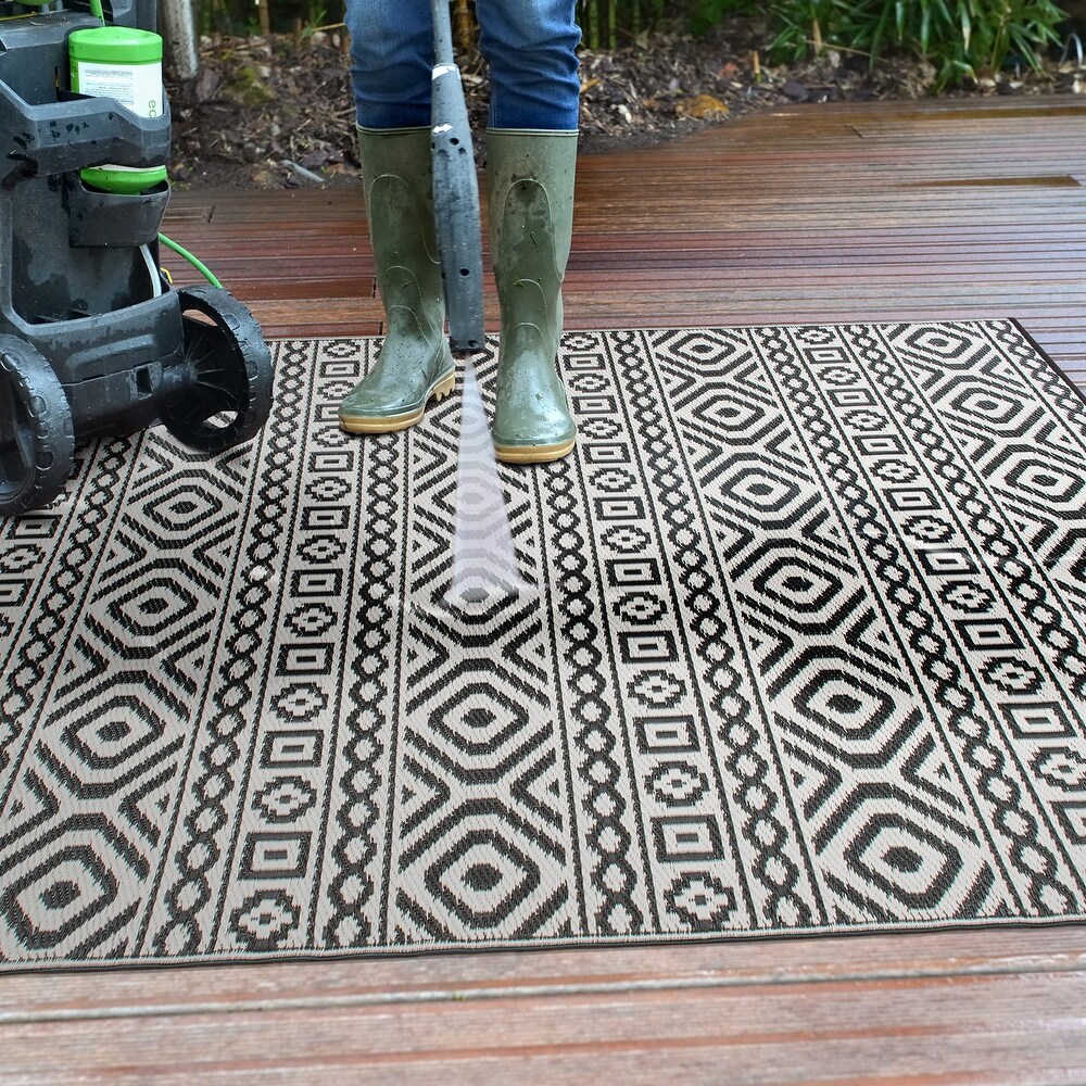 Contemporary Geometric Reversible Plastic Outdoor Rugs