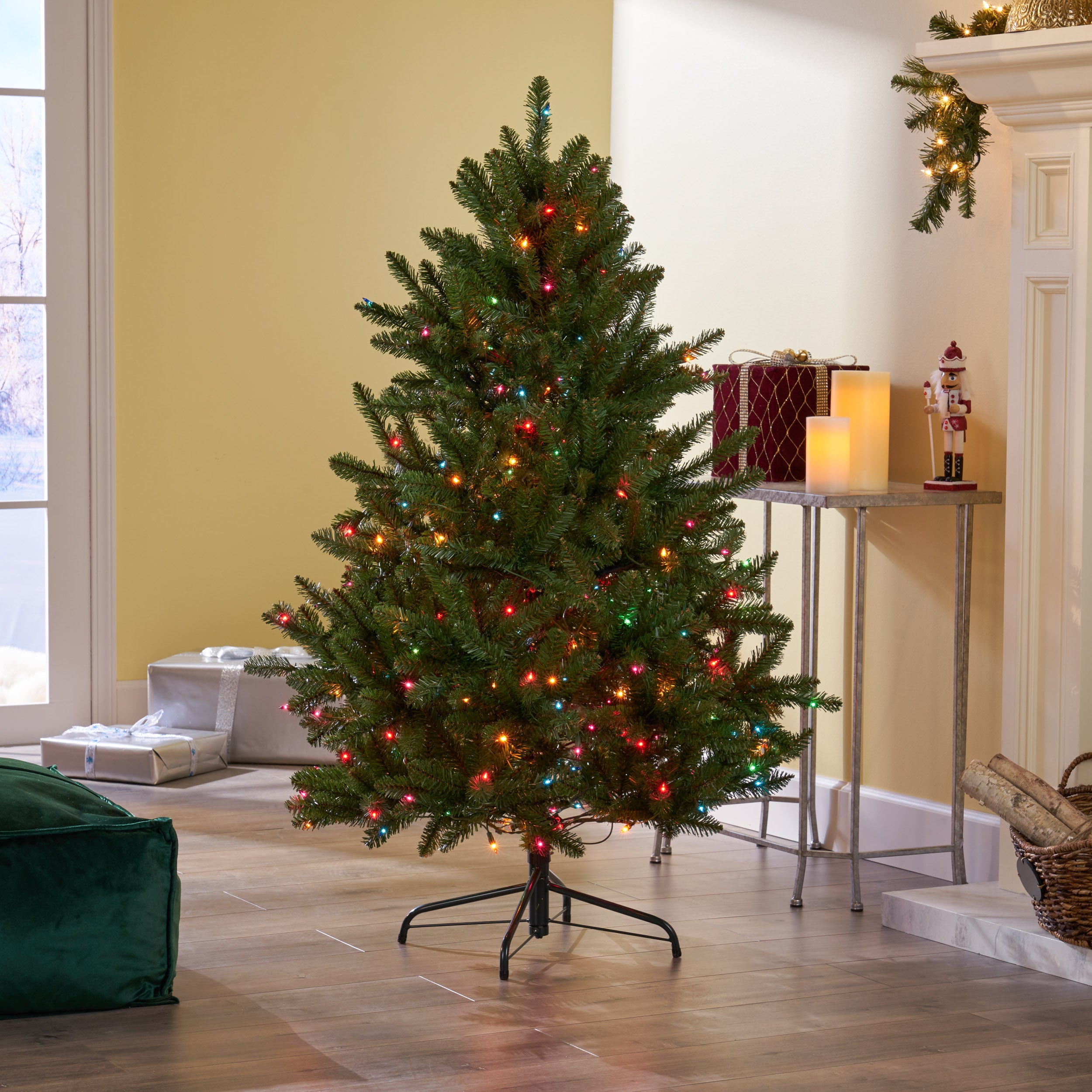 4.5-foot Norway Spruce Hinged Artificial Christmas Tree