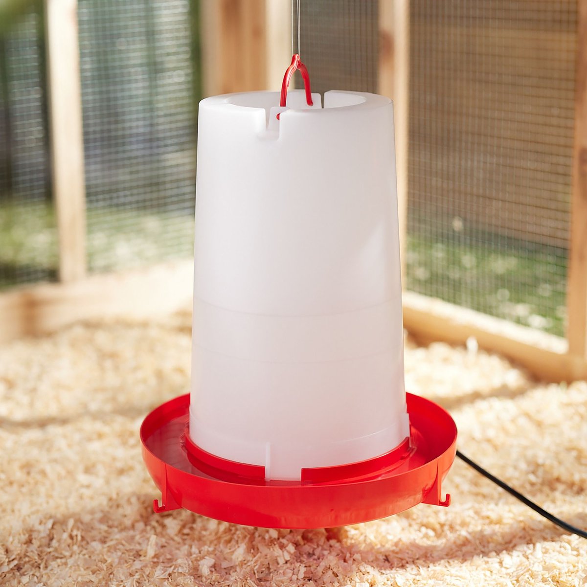 Farm Innovators Heated All-Season Poultry Fount， 3-gal