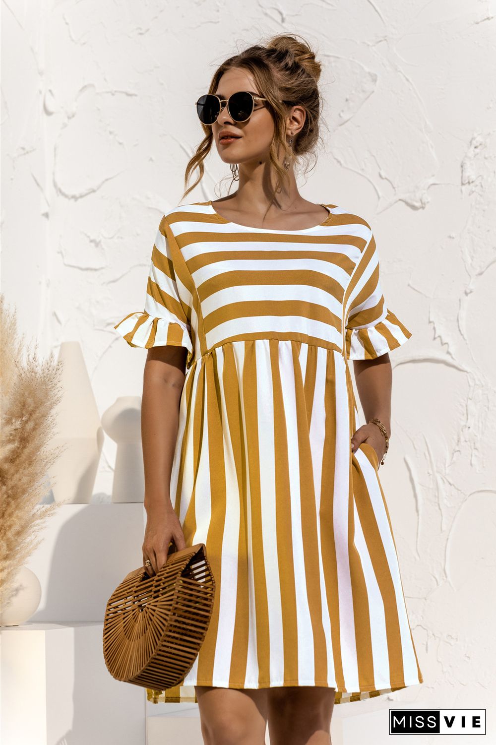 Loose Dress with Ruffled Stripes and Contrasting Colors