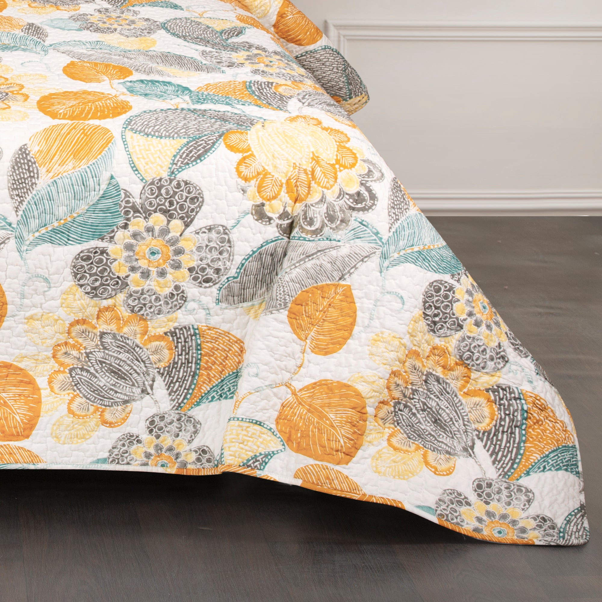 Layla 3 Piece Quilt Set