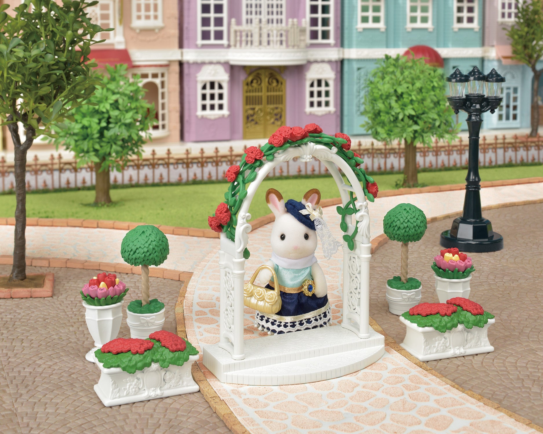 Calico Critters Town Series Floral Garden Set, Dollhouse Décor and Accessories Set