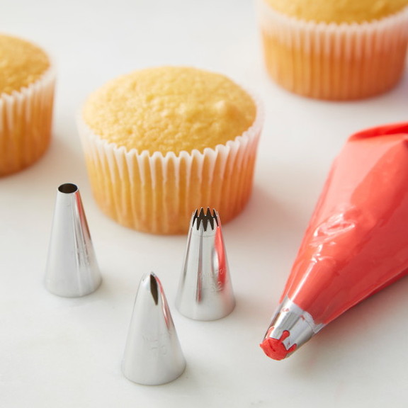 Wilton 418 4567 Cake Decorating Tip Set for Border...