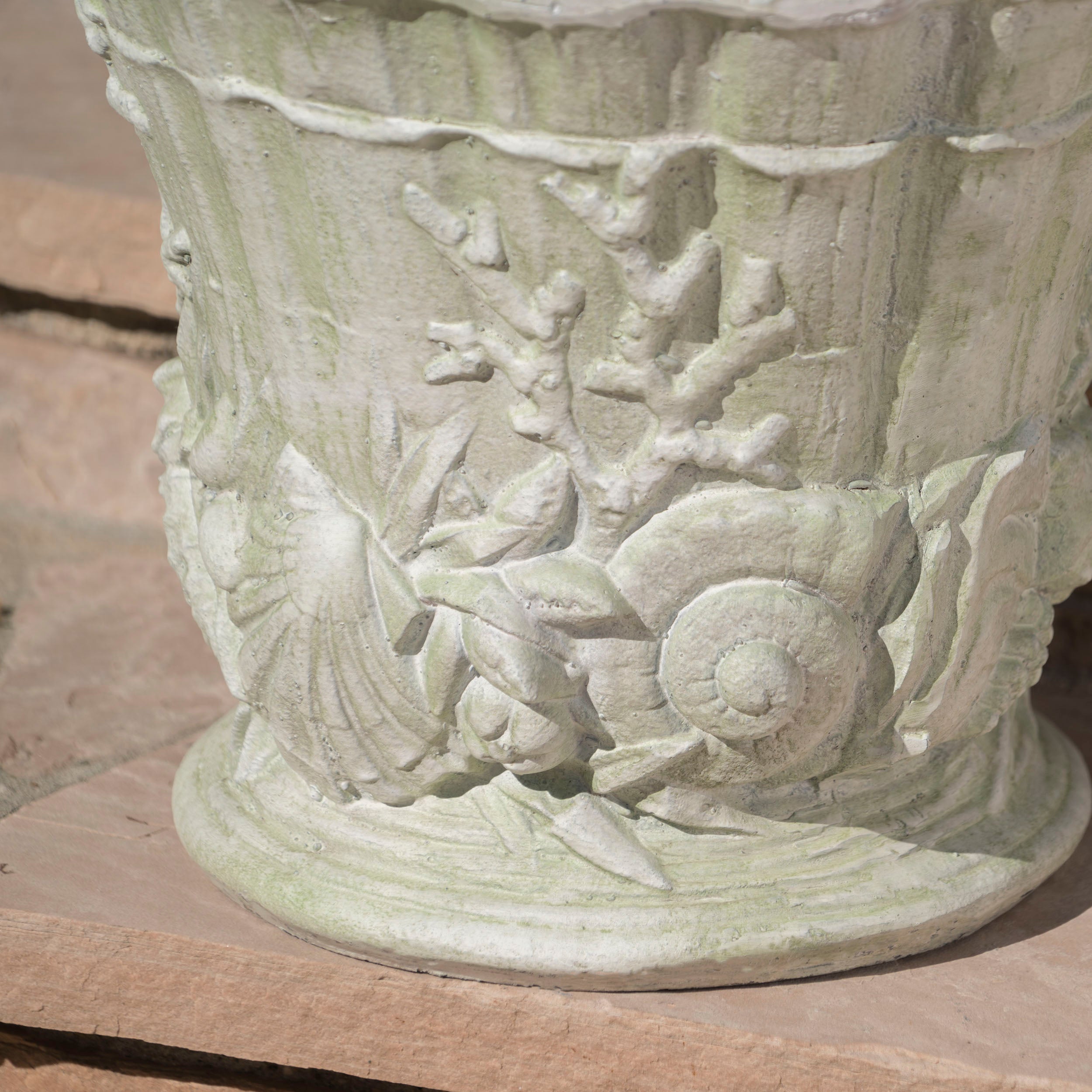 Guava Outdoor Cast Stone Garden Urn Planter, Green Moss with White