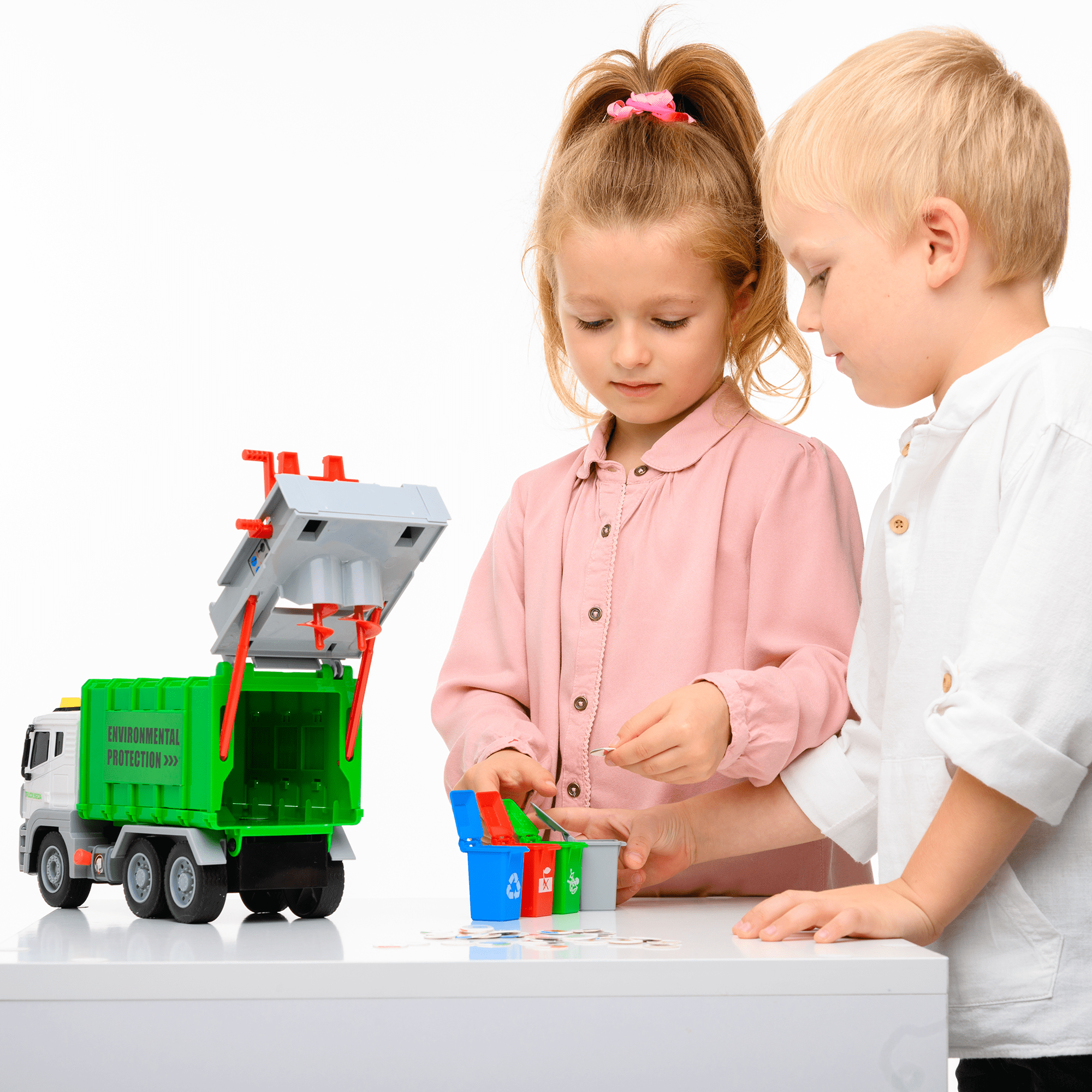 CifToys Garbage Truck Toys for Boys with Trash Cans， Friction Play Vehicle， Ages 3 - 8 Years