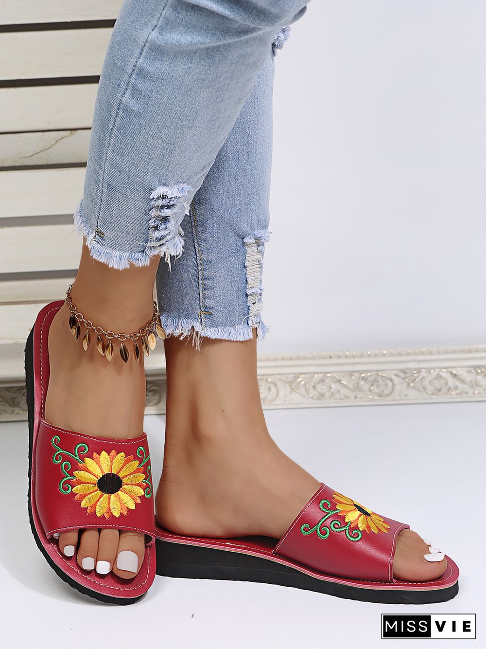 Sunflower Embroidered Print Casual Sandal Slippers