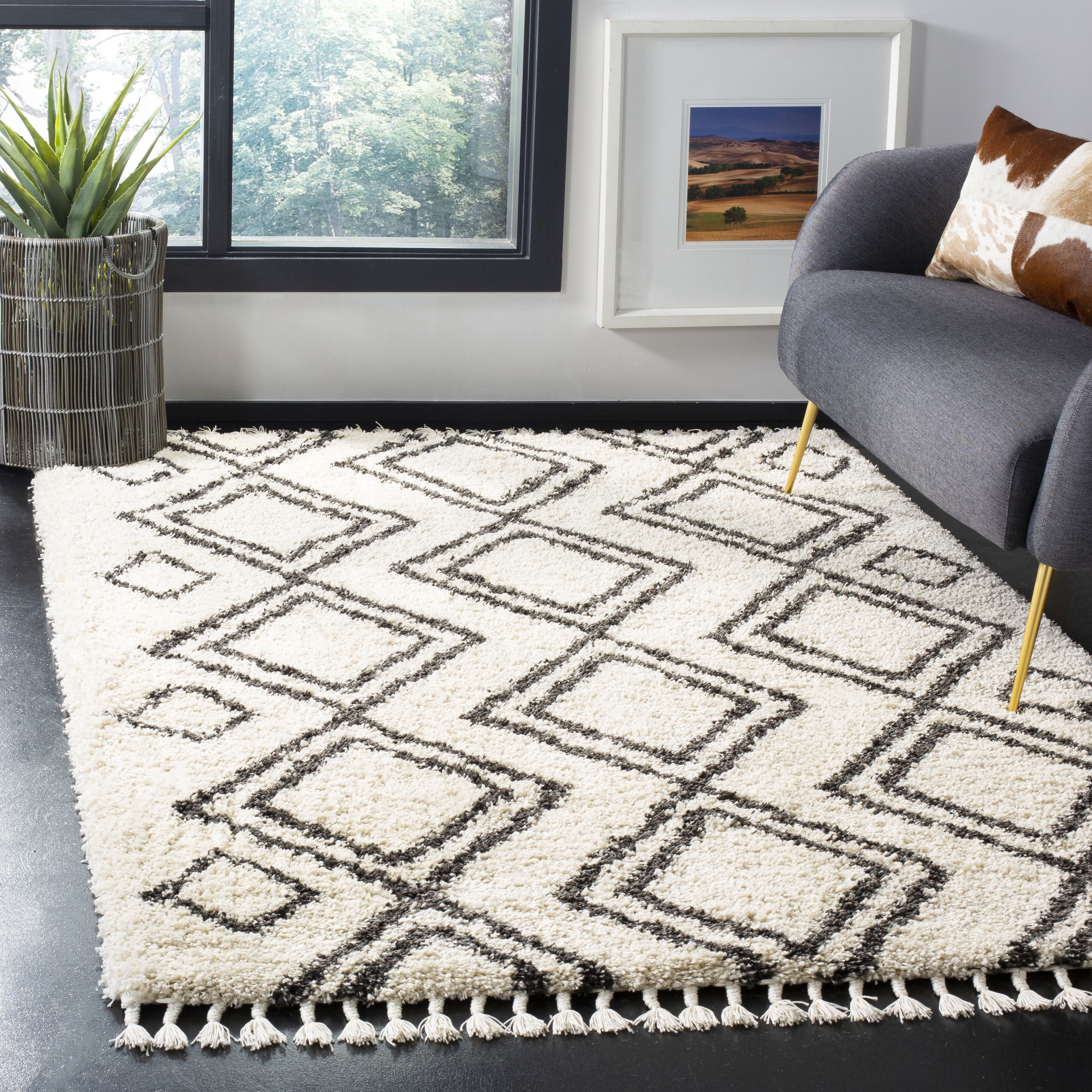 SAFAVIEH Moroccan Fringe Kaelea Geometric Shag Area Rug, Cream/Charcoal, 5'1