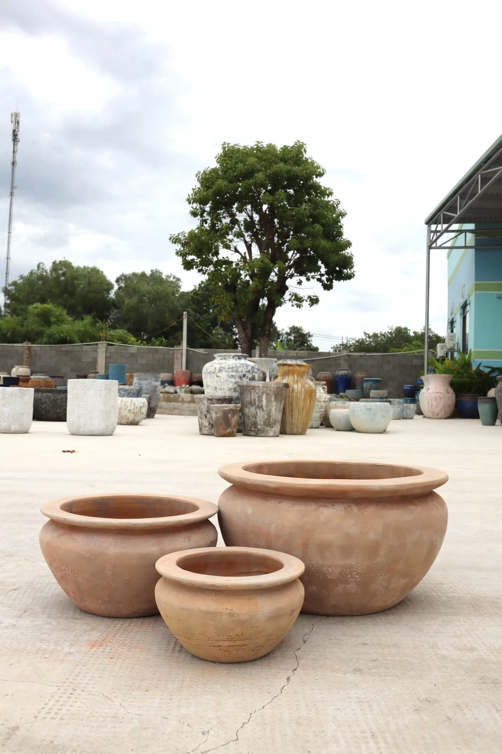 Big Antique Terracotta Pots New designs for garden decoration cheap price from Vietnam Nature with sets