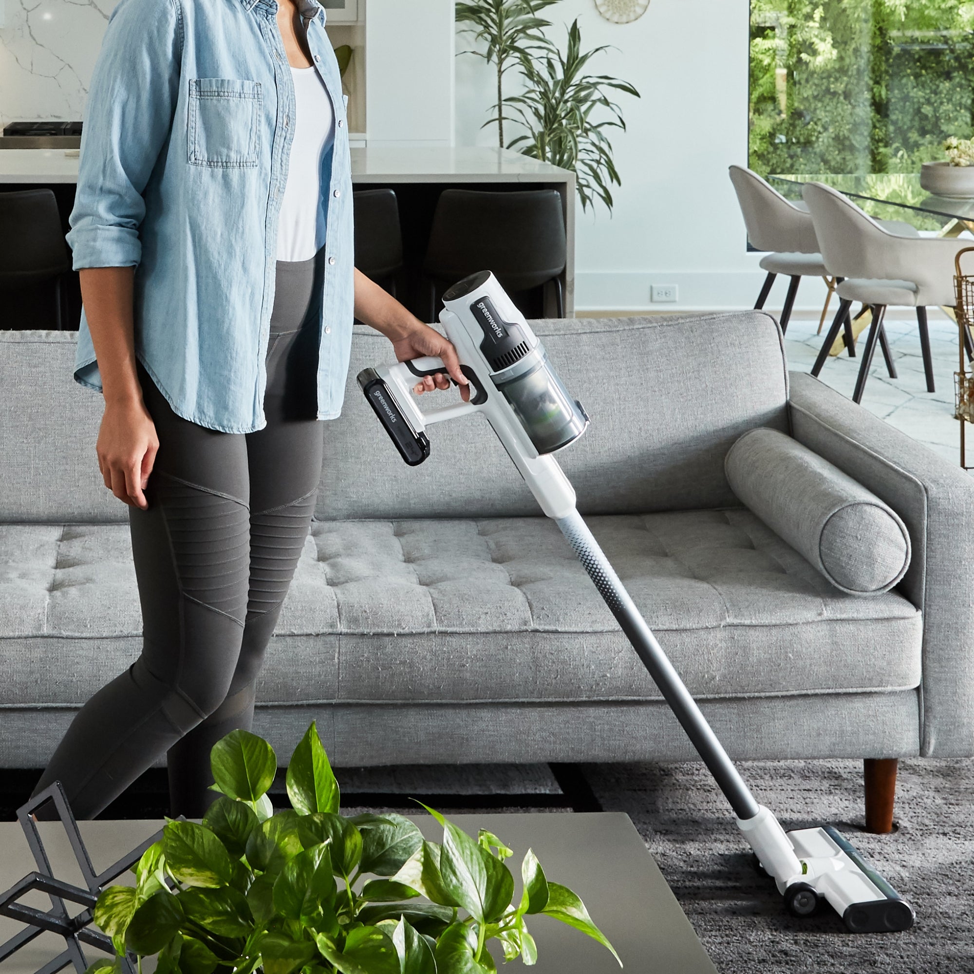 24V White Cordless Stick Vacuum Bundle | Greenworks Tools