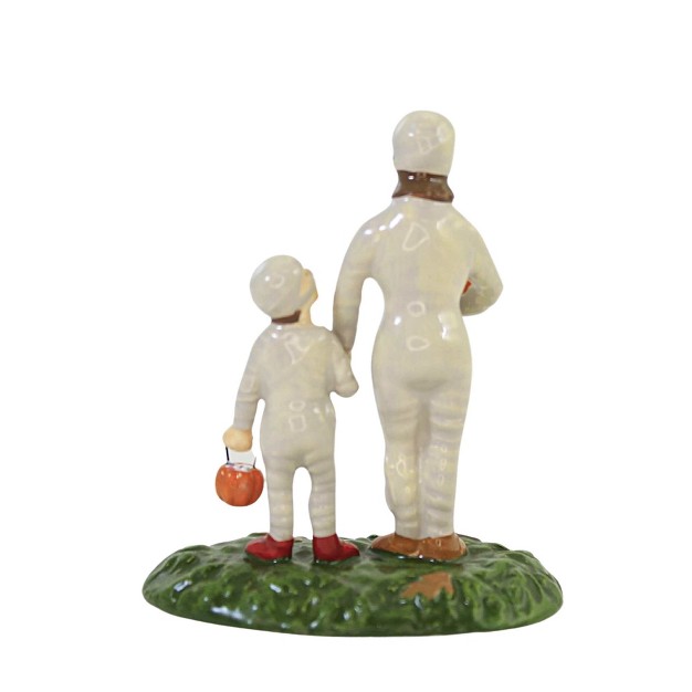 Mommy Treats Halloween Snow Village Decorative Figurines