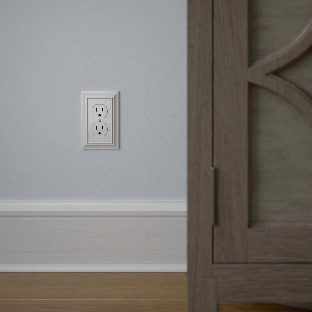 Hampton Bay Derby White 1-Gang Single Duplex Wall Plate (1-Pack) W31558C-W-U