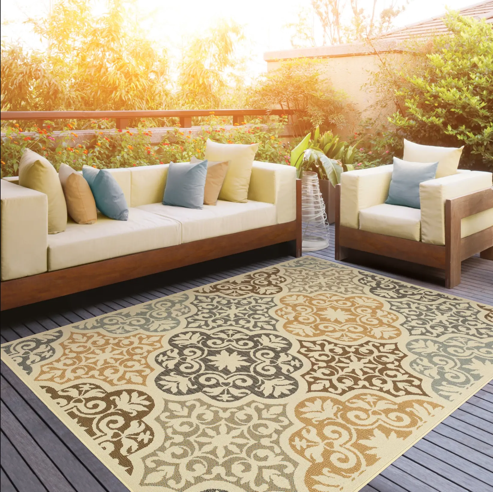 Bali 5 x 8 Medium Ivory， Blue， and Gold Indoor-Outdoor Rug