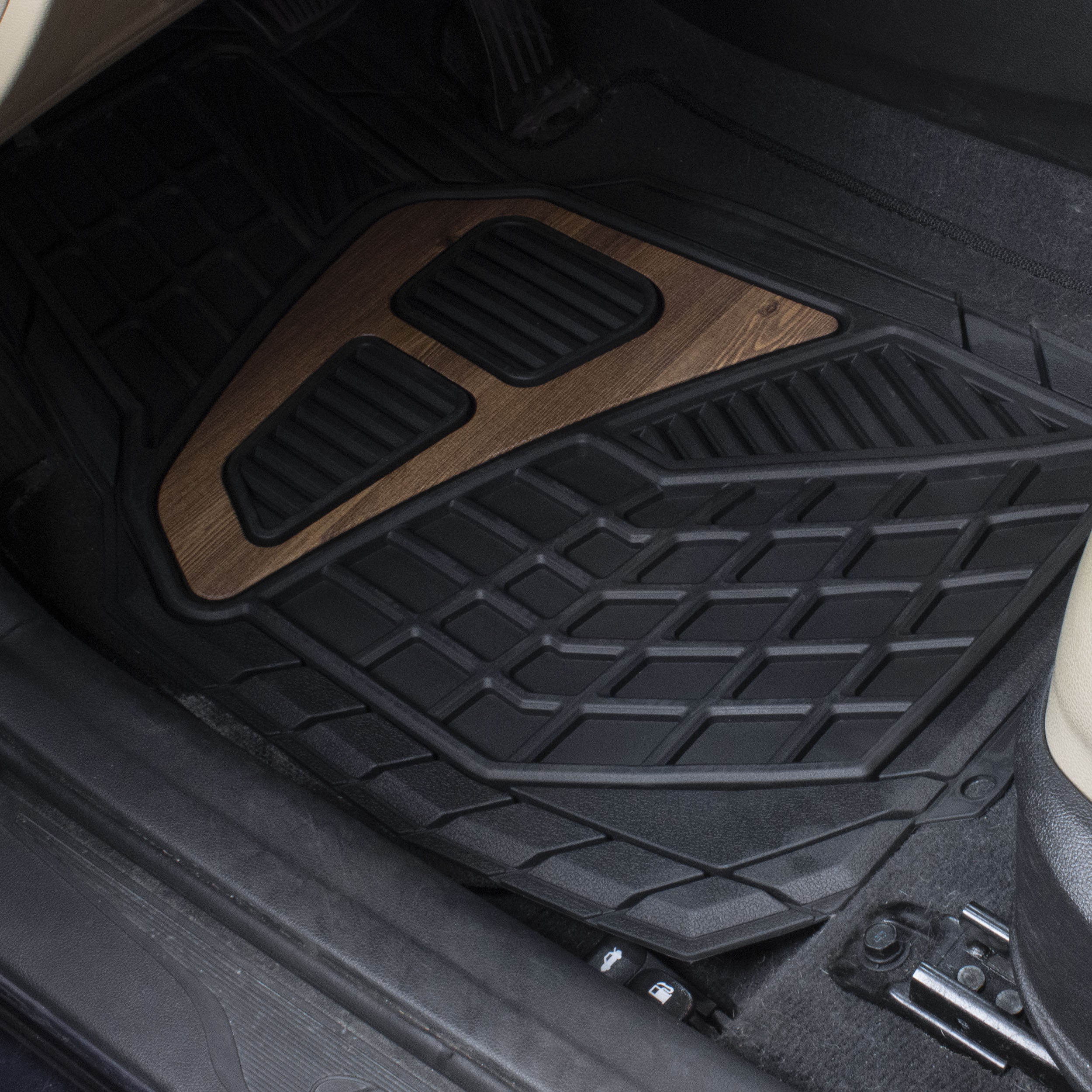 Auto Drive 4 Piece Rubber Floor Mat Black with Burlwood Accent， 80010WDI