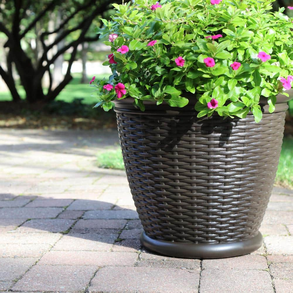 Suncast Willow 22 in. Round Java Blow Molded Plastic Planter (2-Pack) 2221WJ2