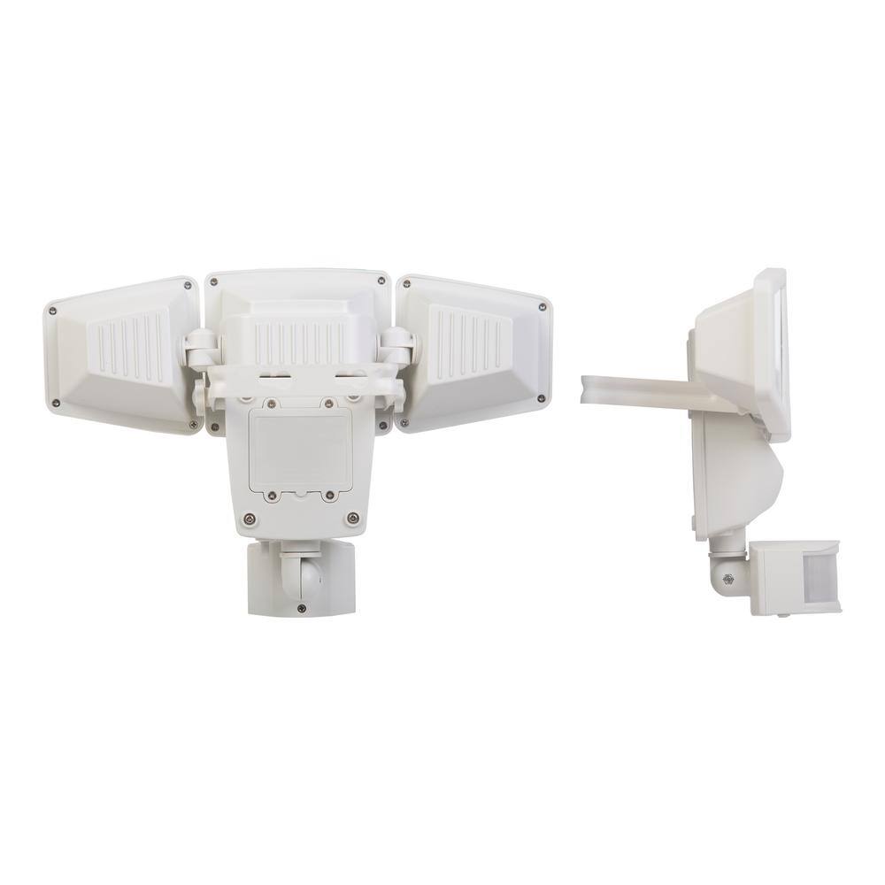 Sunforce Solar 180 Degree White Motion Activated Outdoor 120 LED Triple Head Integrated LED Area Light 82123