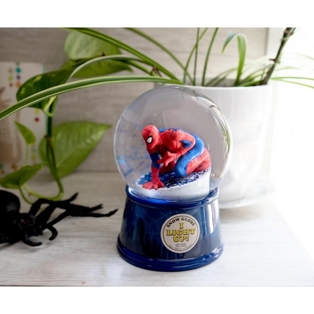 Silver Buffalo Marvel Spider man New York Skyline Light up Collectible Snow Globe