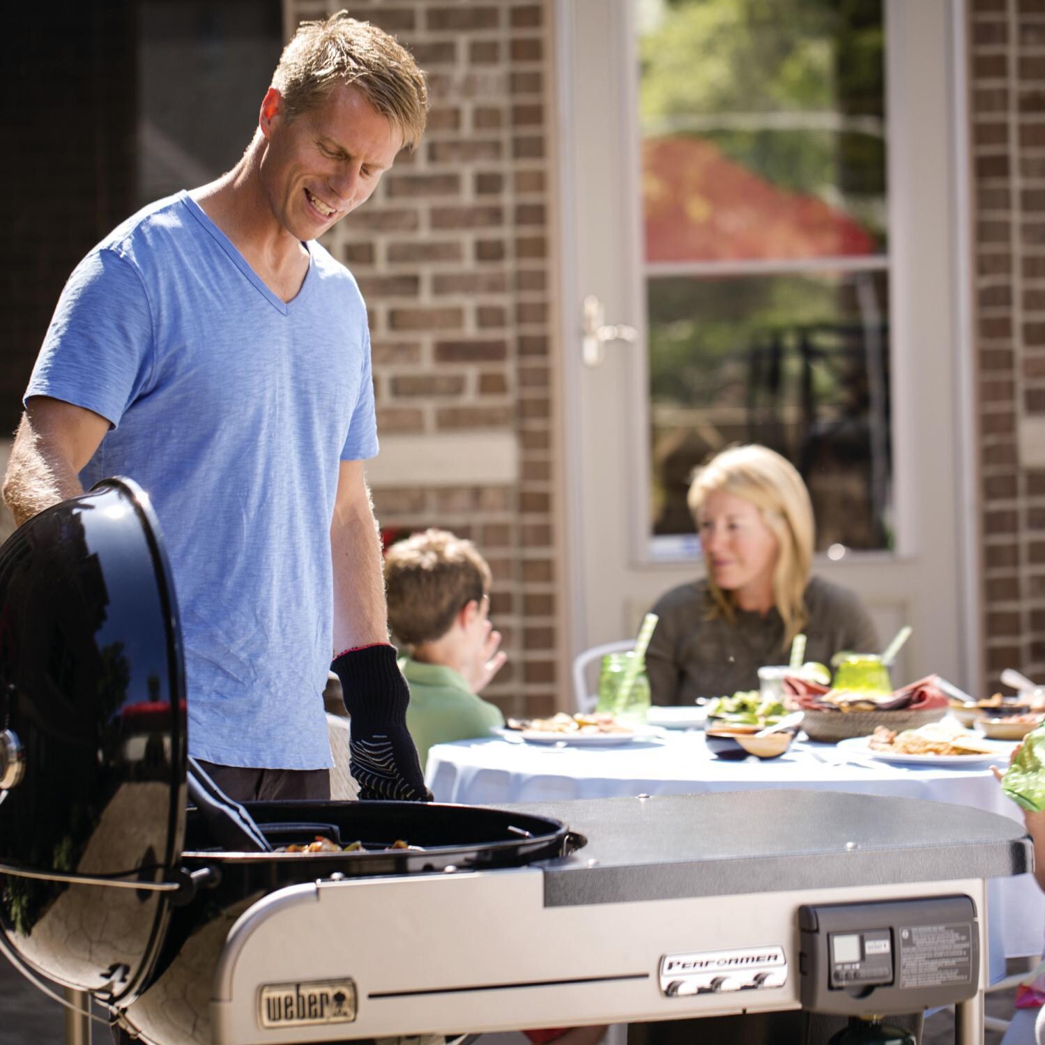 Weber Performer Deluxe 22-Inch Freestanding Charcoal Grill With Touch-N-Go Ignition