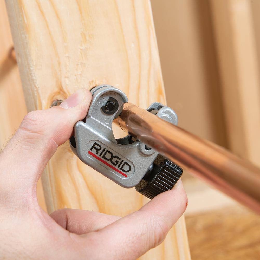 RIDGID 14 in. to 1-18 in. 101 Close Quarters Copper Aluminum Brass and Plastic Tubing Cutter Multi-Use Tubing Tool 40617