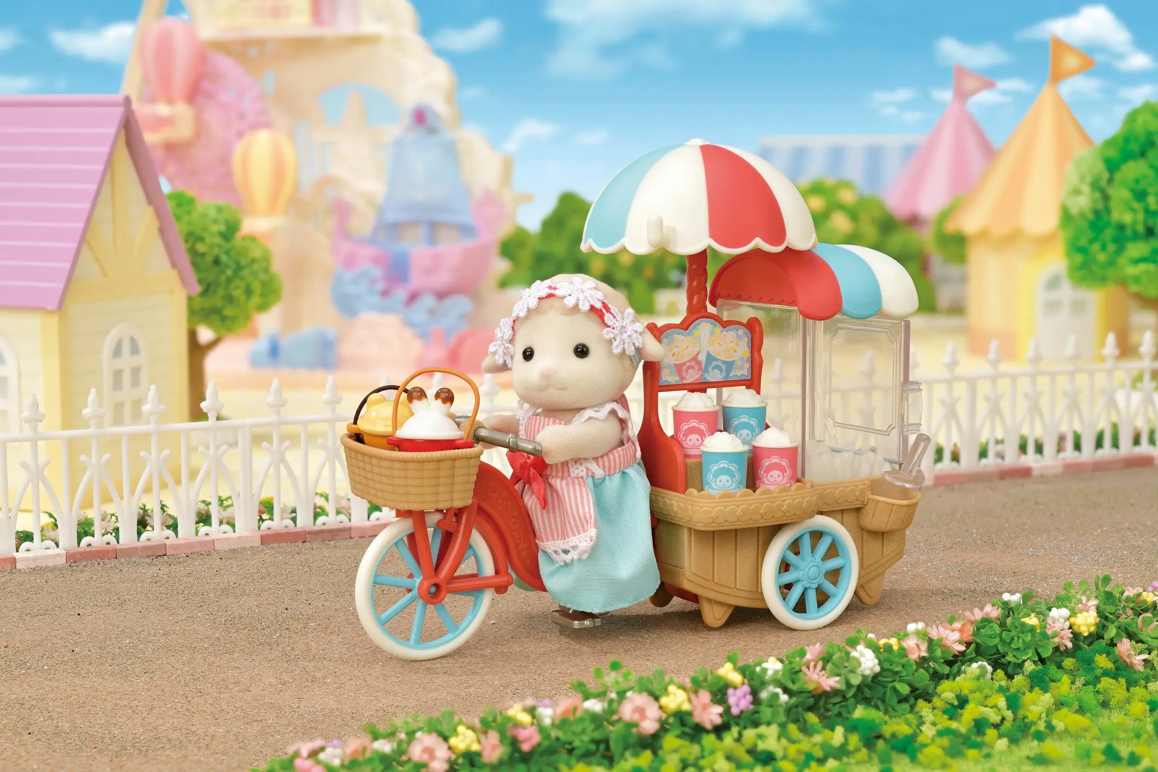 Calico Critters Popcorn Trike, Dollhouse Playset with Figure and Accessories